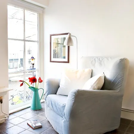 Jackie O Πανσιόν 4*